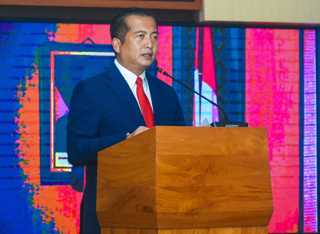Gubernur Tekankan Kerja Kolektif Hadapi Tantangan Daerah saat Hadiri Paripurna Penyampaian Rekomendasi LKPJ 2025 DPRD NTB