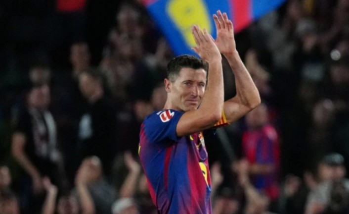 Malam Perpisahan Robert Lewandowski di Camp Nou Berlangsung Emosional